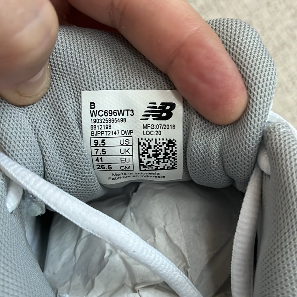 NWT New Balance Women’s v3 696 Tennis Shoes - Picture 9 of 9
